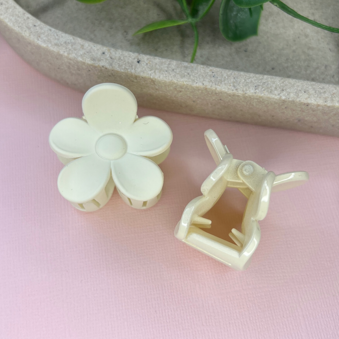 Cream | Mini Daisy Hair Clip