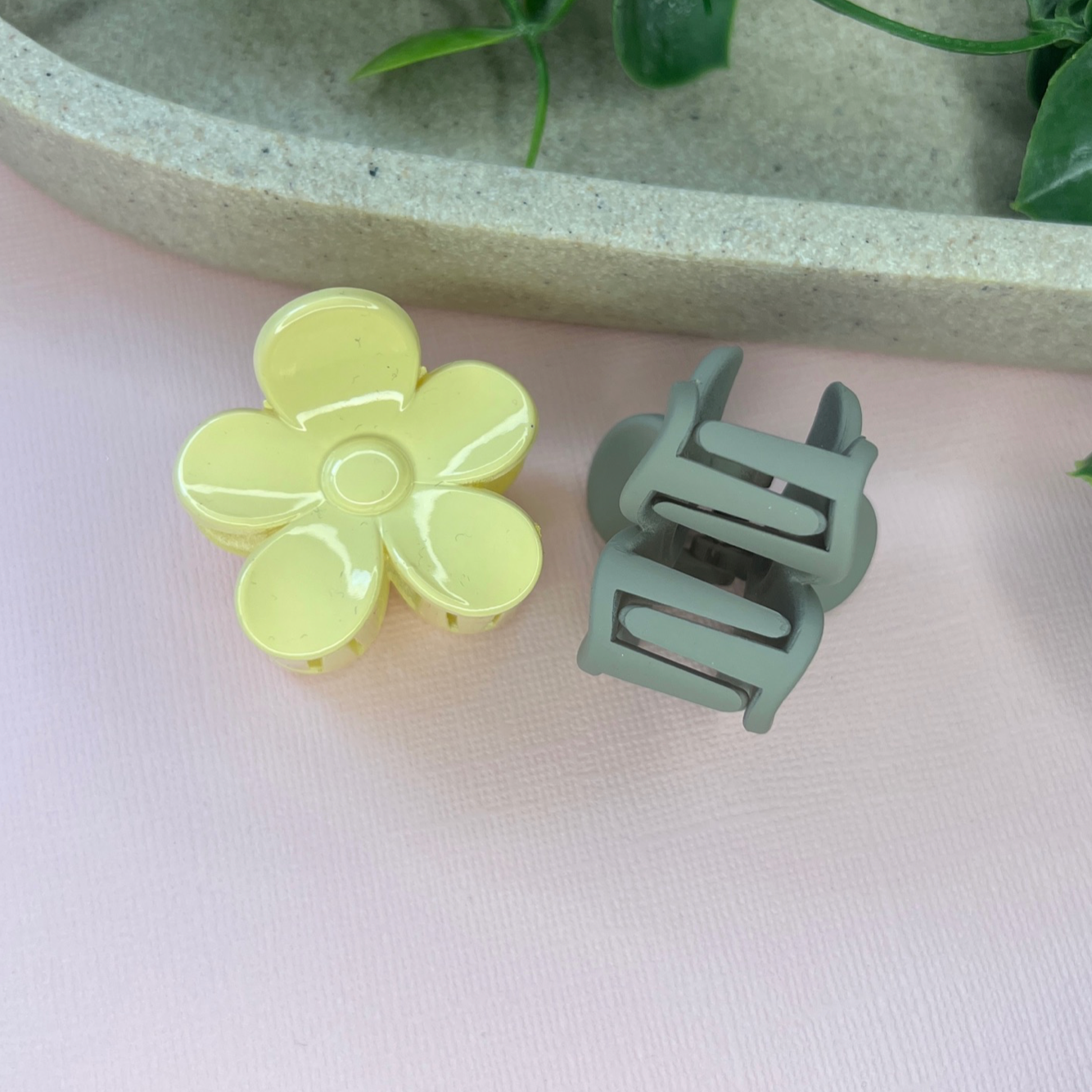 Beige | Mini Daisy Hair Clip